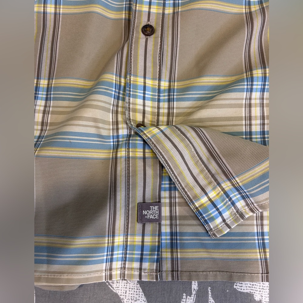 🔷”The North Face” Casual Blue/Tan & Yellow Plaid Button Down Short Sleeved Shirt - Picture 6 of 10